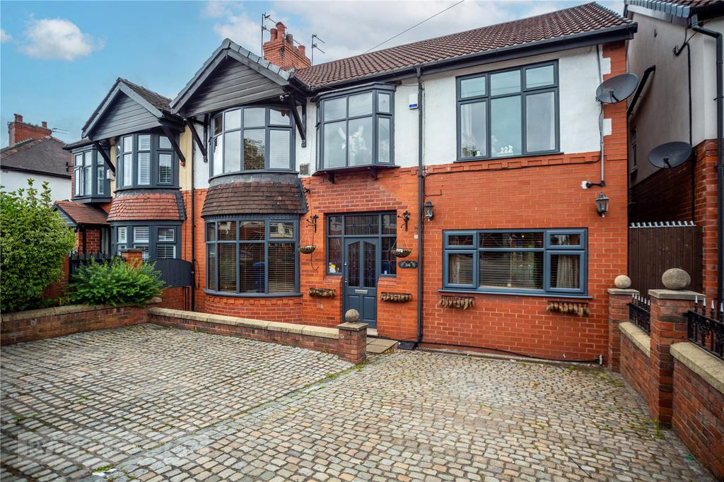 Manchester New Road, Alkrington, Middleton, Manchester, M24 6 bed semi