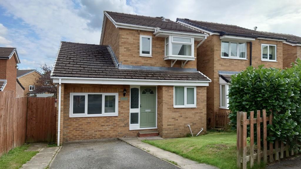 Cloverville Approach, Bradford 4 bed detached house for sale £210,000