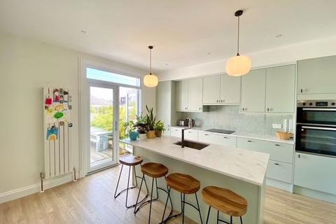 5 Blackburn Drive, Ayr, KA7 2XW