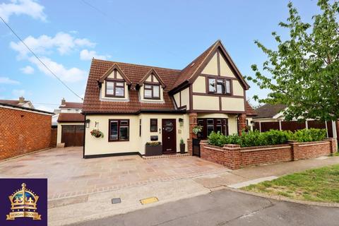 3 bedroom detached house for sale, Juliers Road, Canvey Island