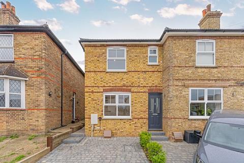 2 bedroom semi-detached house for sale, Cromwell Road, Caterham CR3