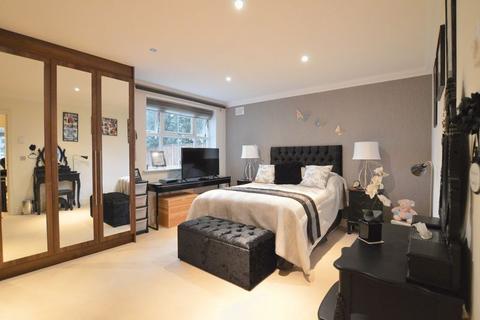 2 bedroom flat for sale, Westfield Park, Hatch End