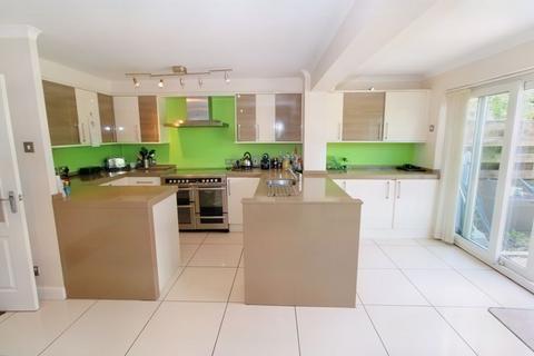 17 Fallowfield, Hazlemere, High Wycombe, HP15 7RP