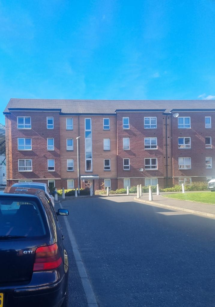 11 1/4 SPRINGFIELD GARDENS GLASGOW... 2 bed apartment £950 pcm (£219 pw)