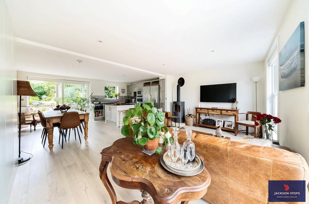 West Street, Ecton, Northamptonshire, NN6 5 bed detached house for sale