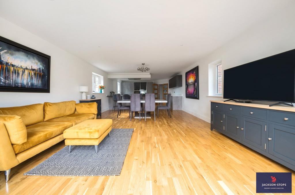 Kitchen/Day Area