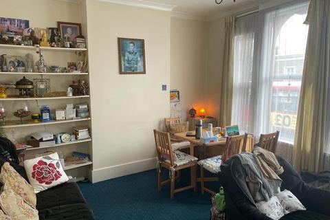 1 bedroom flat to rent, Garratt Lane SW17 0ND