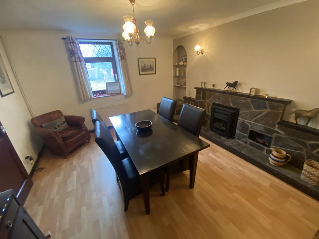 Sitting room / possible bed 3
