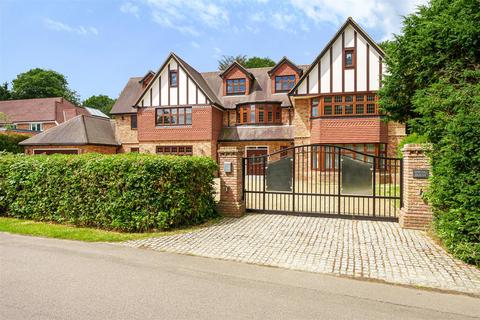 7 bedroom detached house for sale, Woodland Way, Kingswood