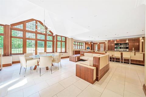 7 bedroom detached house for sale, Woodland Way, Kingswood