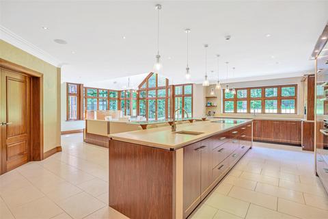 7 bedroom detached house for sale, Woodland Way, Kingswood