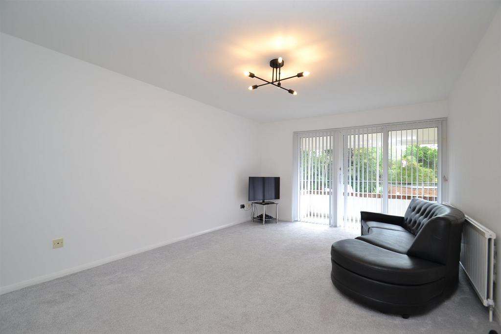 The Dell, Radlett 2 bed apartment to rent £1,650 pcm (£381 pw)