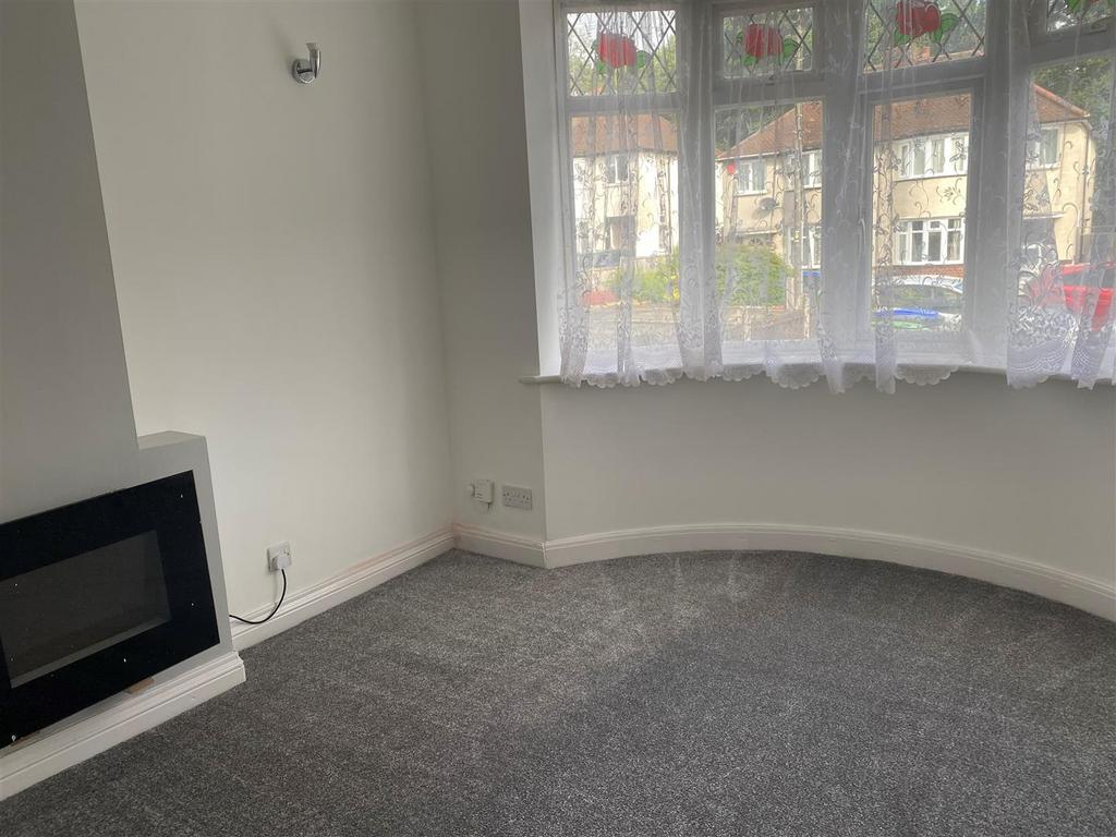 Coronation Road, Great Barr, Birmingham 5 bed house £1,850 pcm (£427 pw)