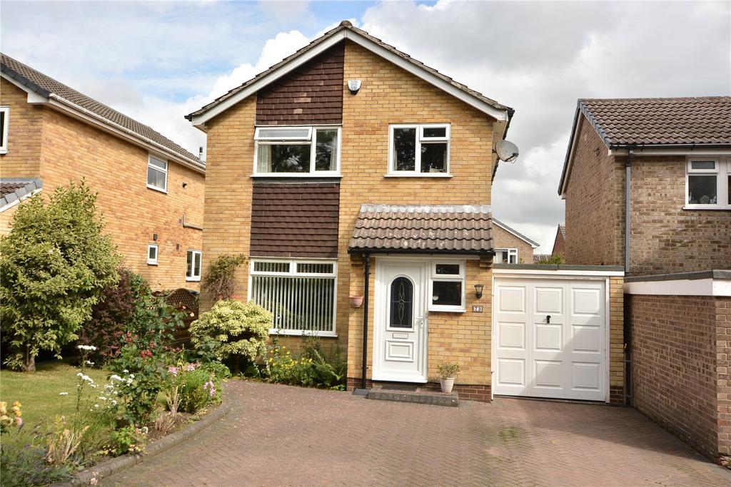 Coach Road, Guiseley, Leeds, West Yorkshire 3 bed detached house for