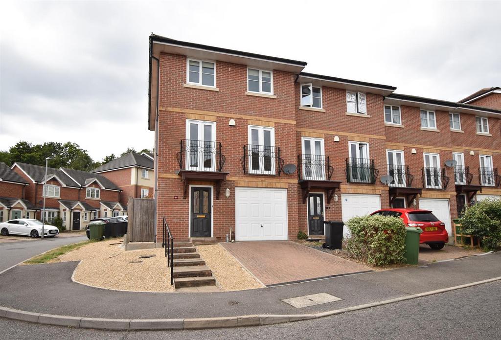 Etchingham Drive, St. LeonardsOnSea 4 bed end of terrace house for