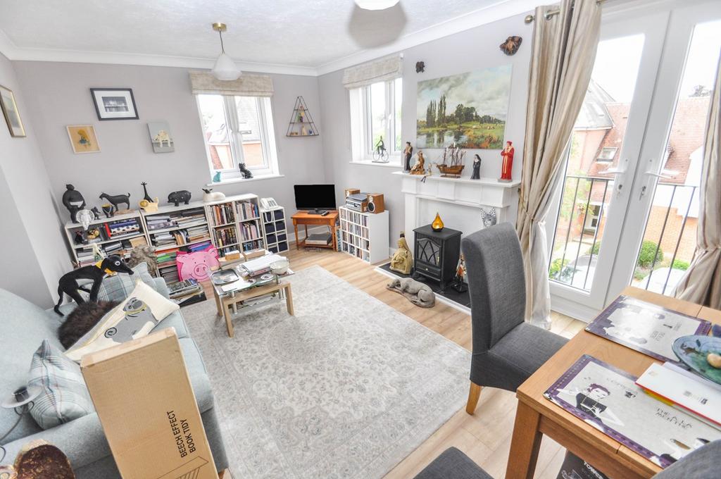 Melba Court, Writtle, Chelmsford, CM1 1 bed apartment £205,000