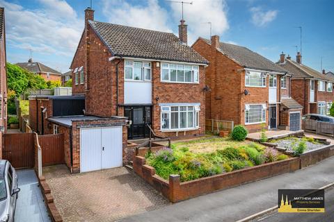 4 bedroom detached house for sale, Maidavale Crescent, Stivichall, Coventry, * Four Bedrooms, Detached *