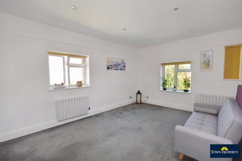 Studio for sale, Hurst Road, Eastbourne