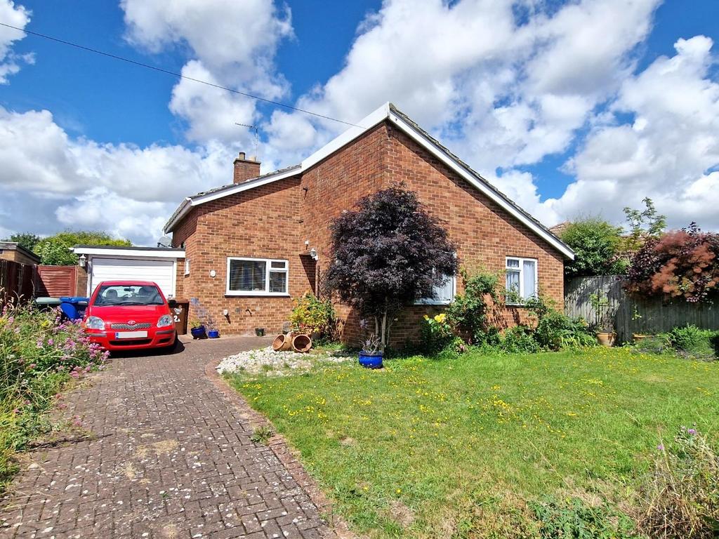 Blake Road, Bicester 3 bed detached bungalow for sale £425,000