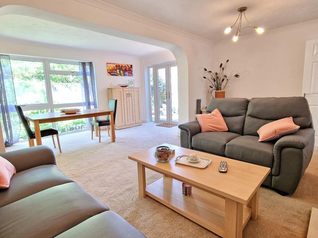Blake Road, Bicester 3 bed detached bungalow for sale £400,000