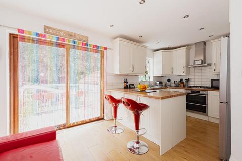 119 Chipstead Way, Woodmansterne, Banstead, SM7 3JJ
