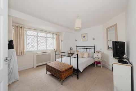 119 Chipstead Way, Woodmansterne, Banstead, SM7 3JJ