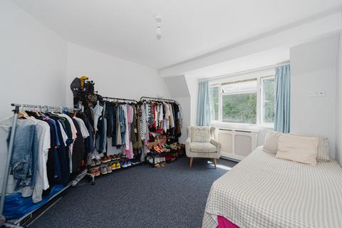 119 Chipstead Way, Woodmansterne, Banstead, SM7 3JJ