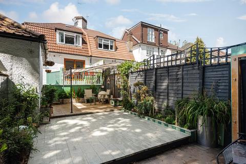 119 Chipstead Way, Woodmansterne, Banstead, SM7 3JJ