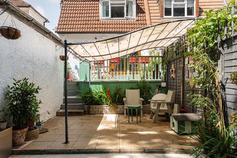 119 Chipstead Way, Woodmansterne, Banstead, SM7 3JJ