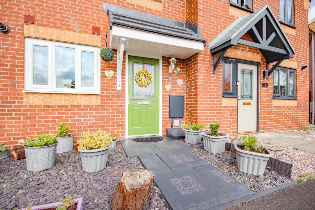 Summerfield Grove, StocktonOnTees, TS17 0JW 2 bed terraced house for
