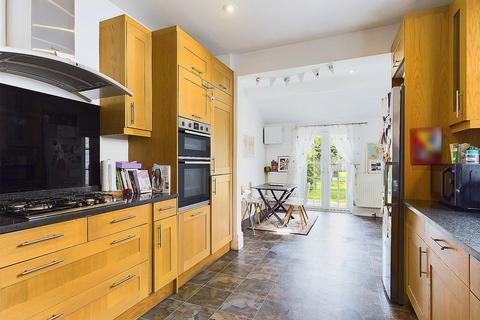 4 bedroom semi-detached house to rent, Malvern Road, Hampton Village