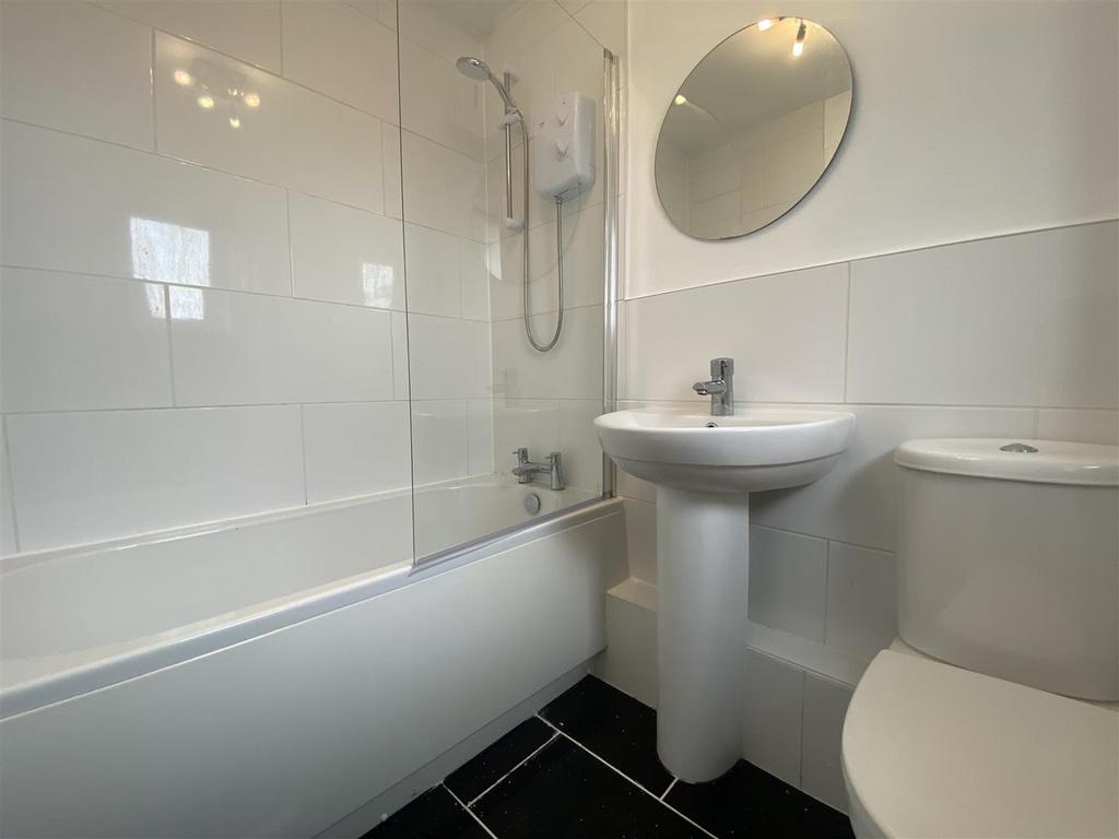 Carlton Close, Ouston, Chester Le Street 2 bed flat £595 pcm (£137 pw)