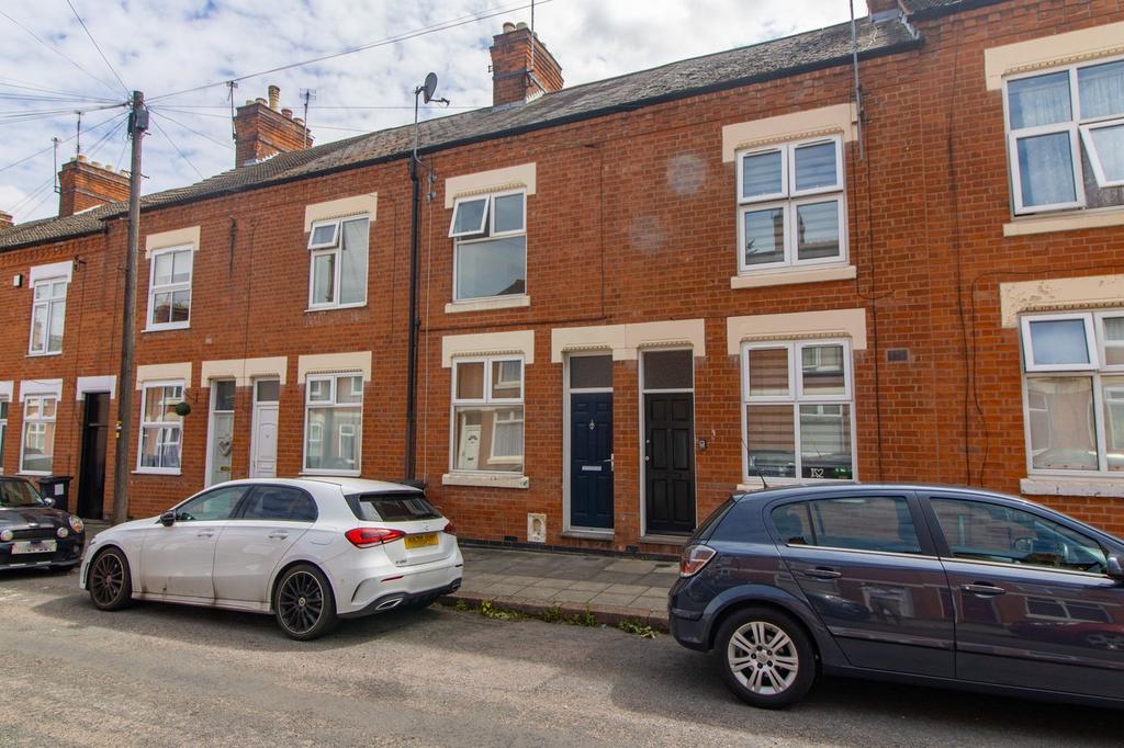 Henton Road, Leicester, LE3 2 bed terraced house for sale £145,000