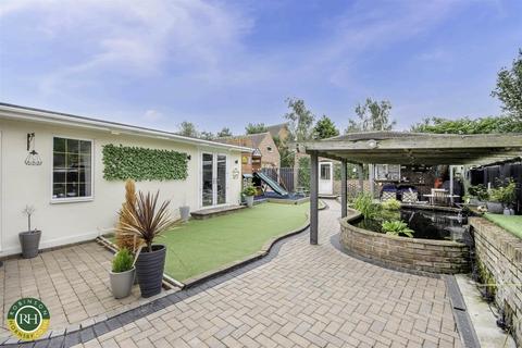 22 Doncaster Road, Armthorpe, Doncaster, DN3 2BN