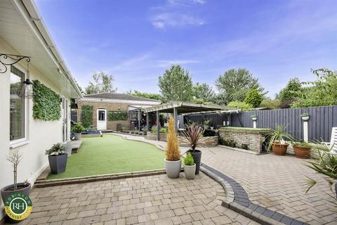 22 Doncaster Road, Armthorpe, Doncaster, DN3 2BN