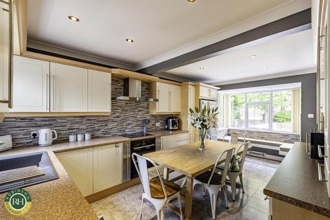22 Doncaster Road, Armthorpe, Doncaster, DN3 2BN