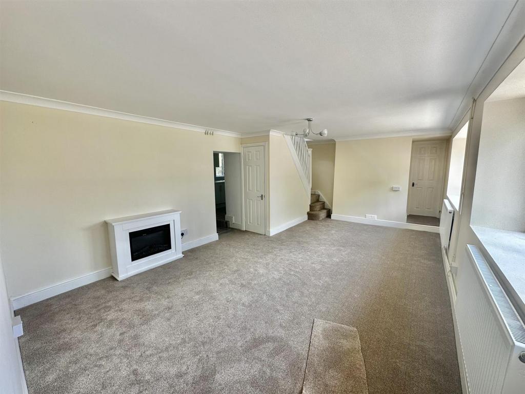 Yr Allt, Llangennech, Llanelli 3 bed detached bungalow £140,000