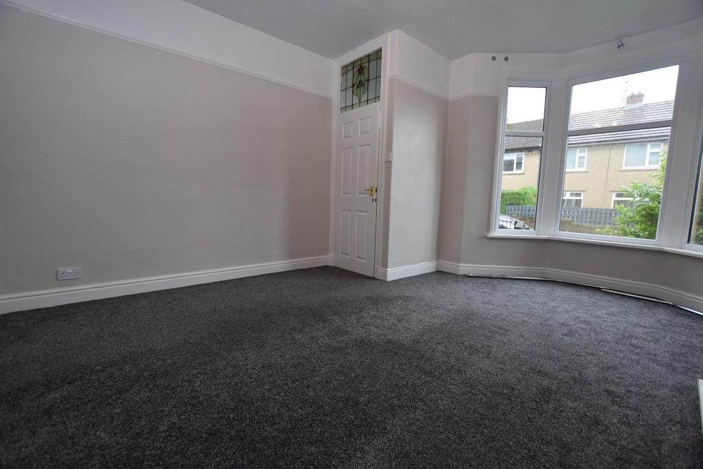 Parker Street, Colne 2 bed terraced house £650 pcm (£150 pw)