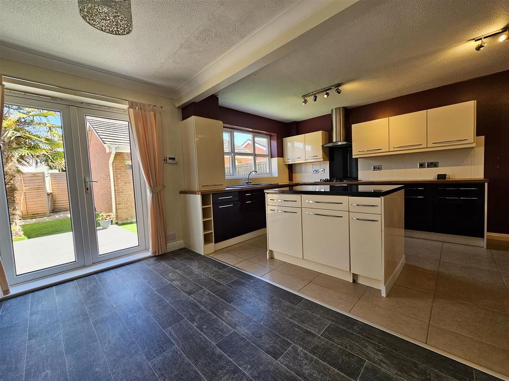 Dining kitchen