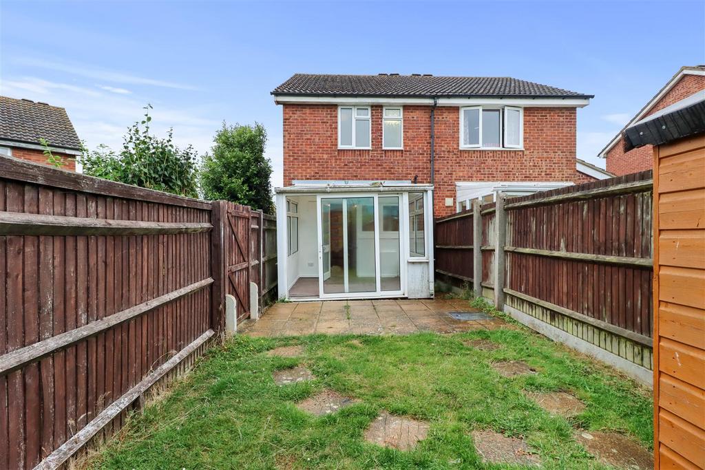 Howlett Drive, Hailsham 2 bed semidetached house £225,000