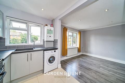 2 bedroom maisonette for sale, River Way, Loughton, IG10