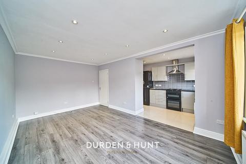 2 bedroom maisonette for sale, River Way, Loughton, IG10