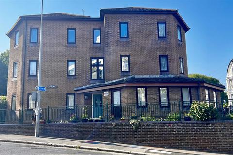 2 bedroom retirement property for sale, Holmesdale Gardens, Hastings