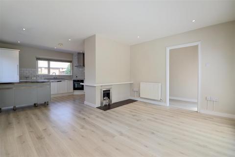5 Forest Road, Horsham, RH12 4HJ