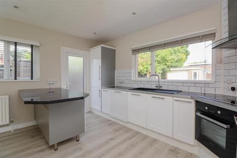 5 Forest Road, Horsham, RH12 4HJ