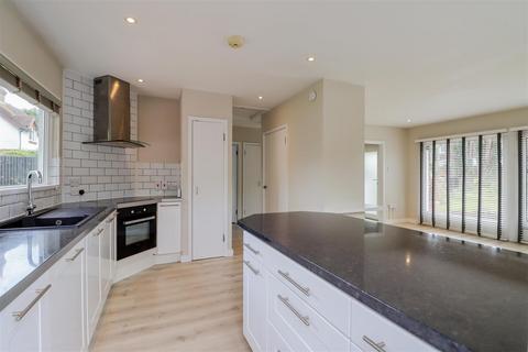 5 Forest Road, Horsham, RH12 4HJ
