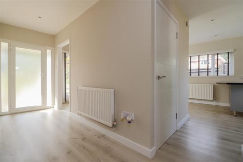 5 Forest Road, Horsham, RH12 4HJ