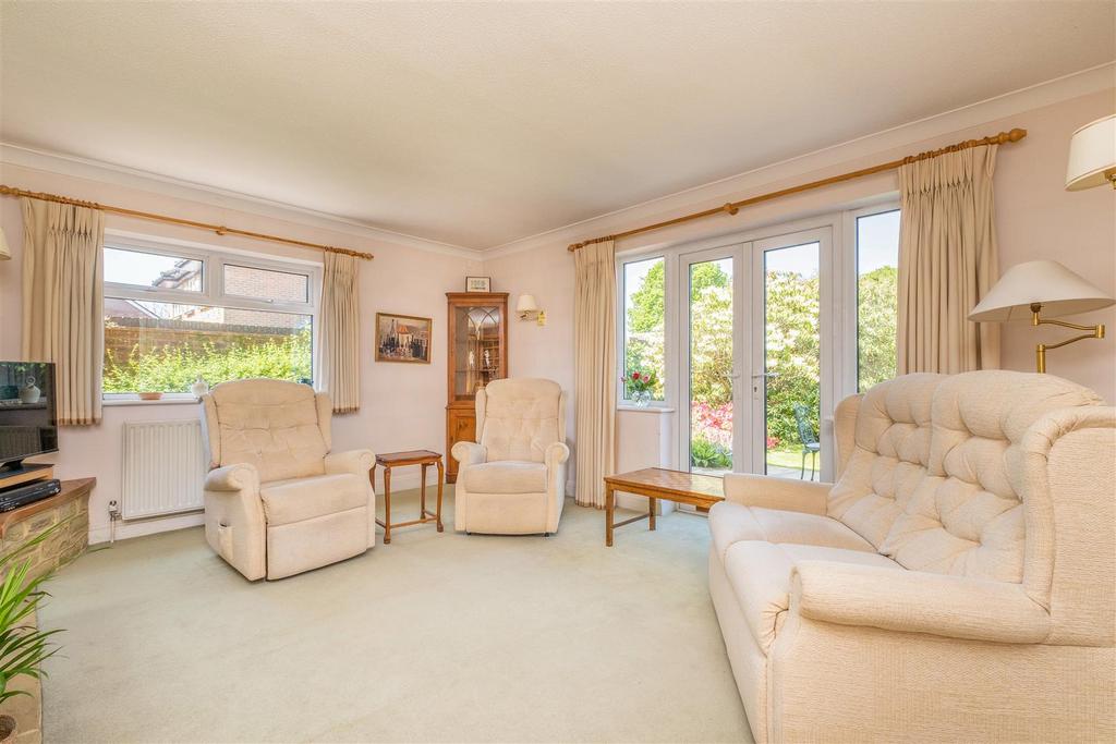 Pondtail Road, Horsham 4 bed detached house for sale £875,000
