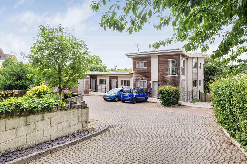 Grove Hill Close, Emmer Green, Reading 2 bed end of terrace house for