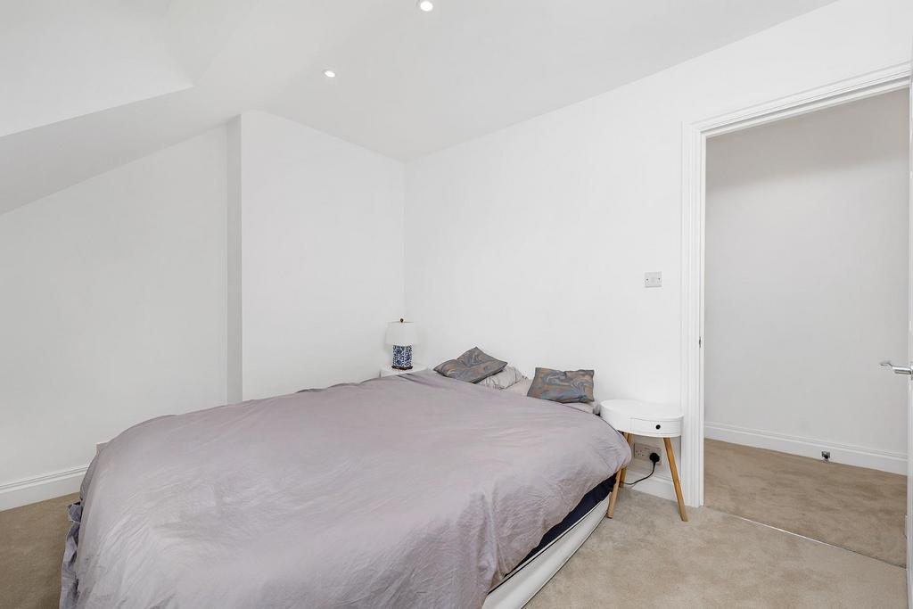 Bedroom 1 (2).JPG